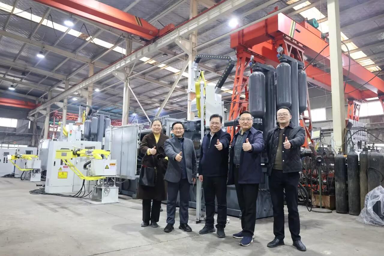Wujie, Hiệu trưởng Trường Cao đẳng nghề Kỹ thuật Lúa mì An Huy, đã đến Bengbu Longhua để thảo luận về Dự án hợp tác 